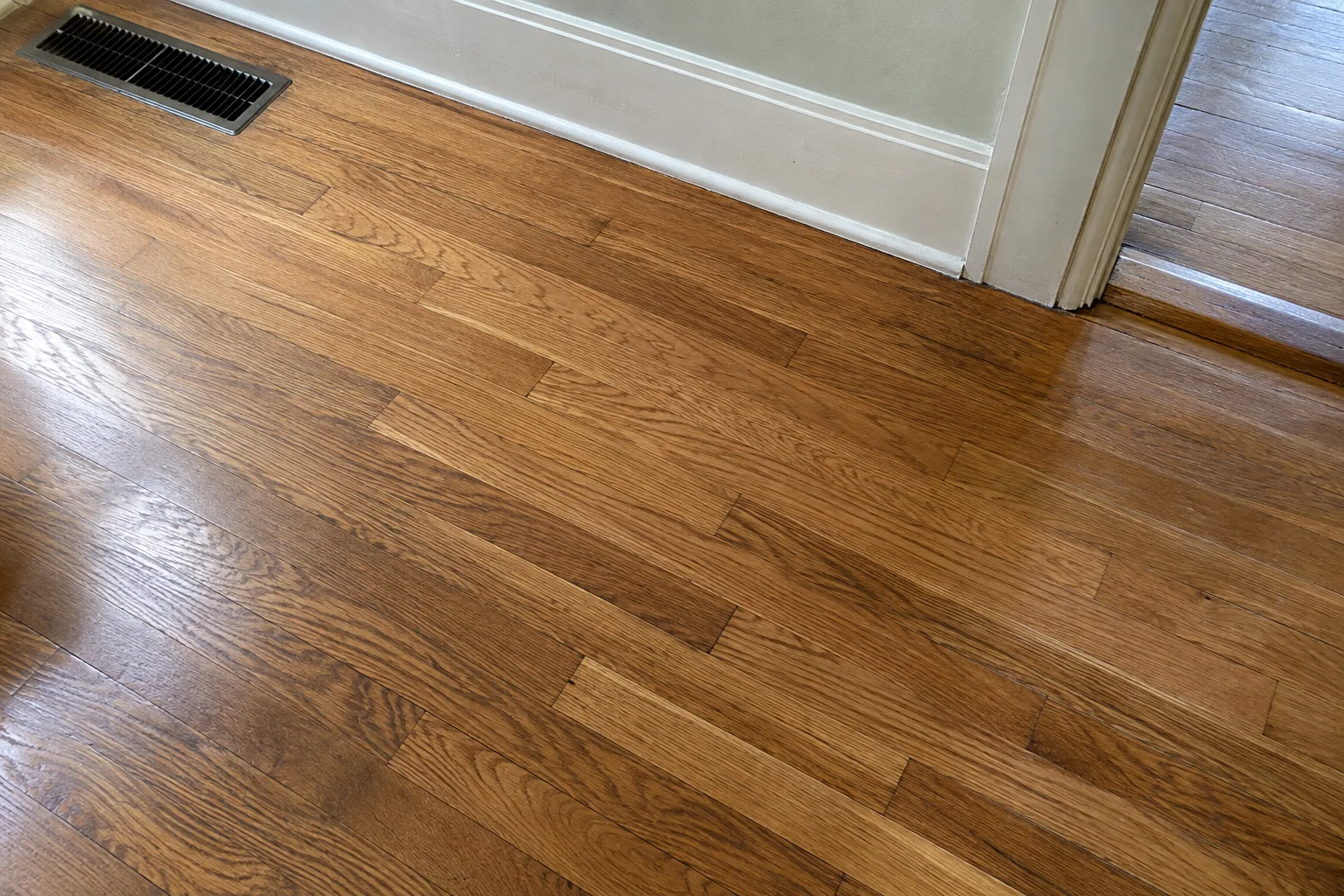 Inspiration image showing red oak at a doorway transition